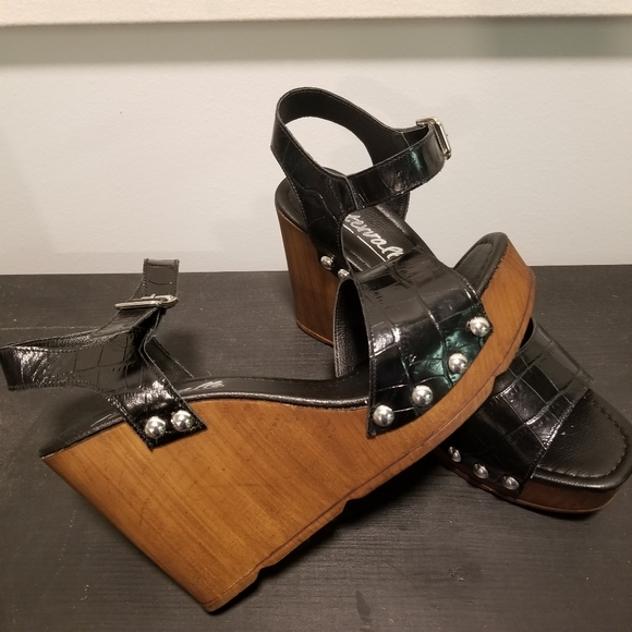 Wedge Platform Sandles - Picture 2 of 3